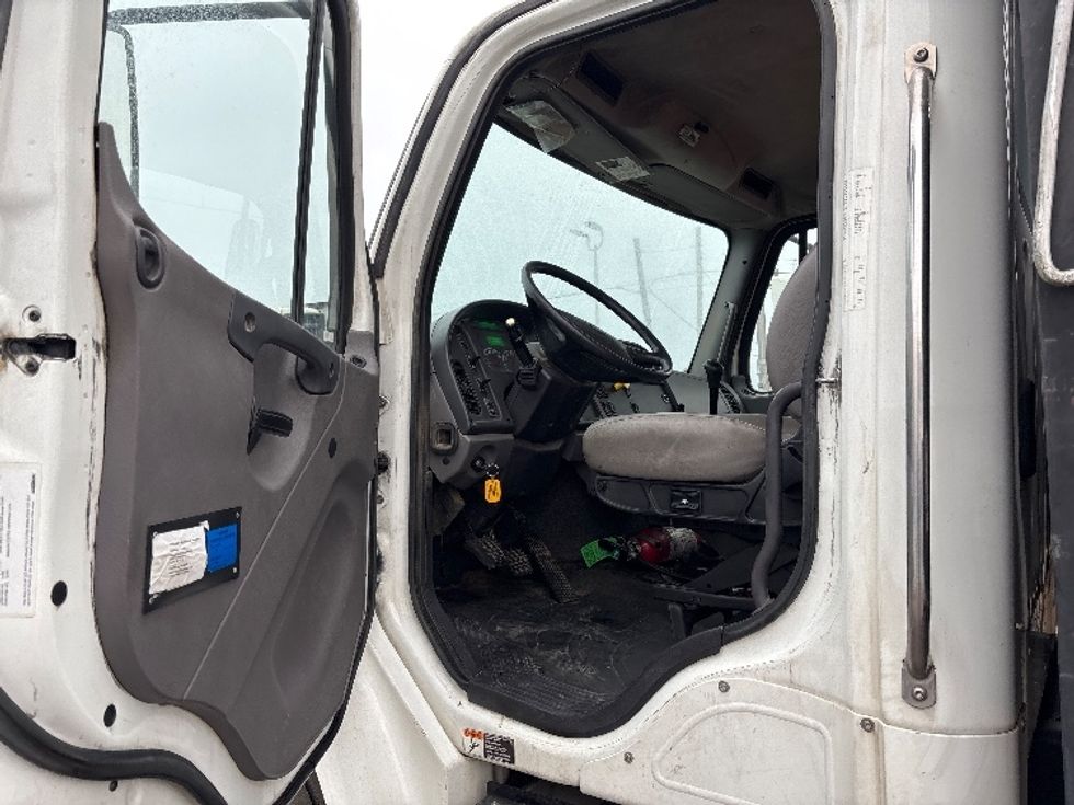 Flatbed Truck-Light and Medium Duty Trucks-Freightliner-2017-M2-Fresno-CA-212,076\n\t\tmiles-$ 28,750 - Image 11