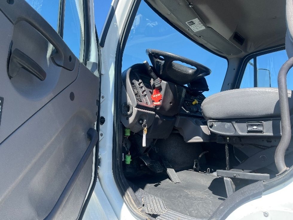 Flatbed Truck-Light and Medium Duty Trucks-Freightliner-2017-M2-Fresno-CA-254,865\n\t\tmiles-$ 60,500 - Image 13