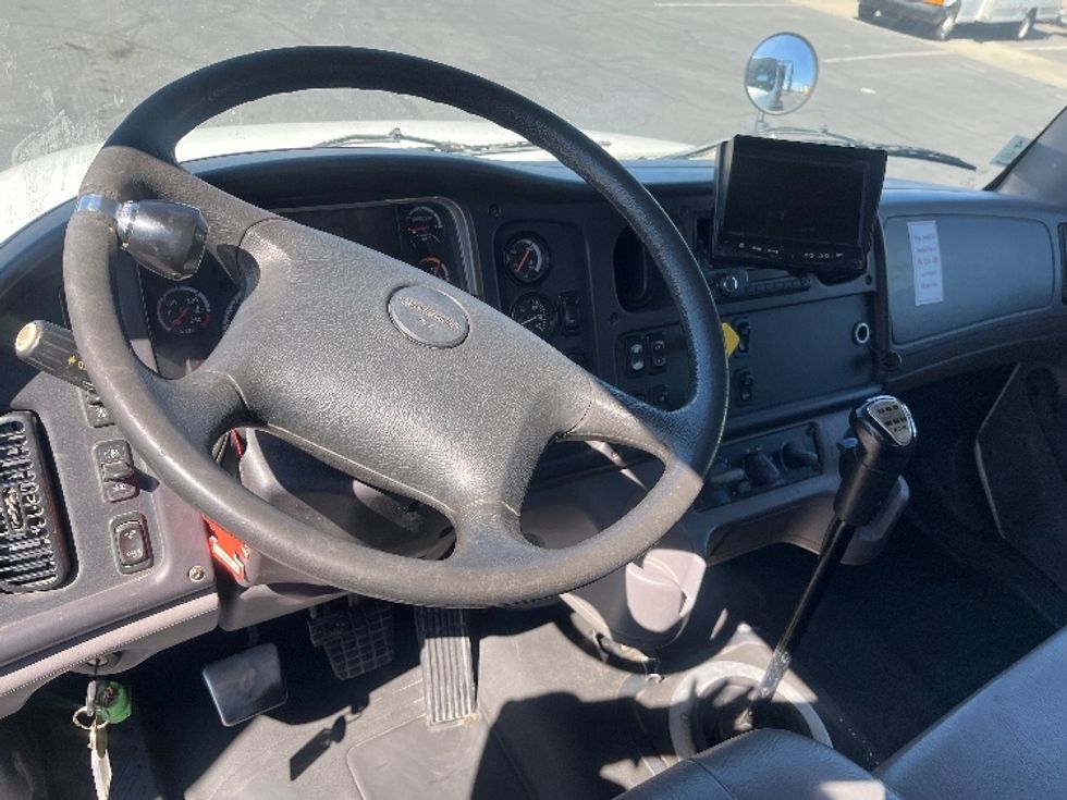 Flatbed Truck-Light and Medium Duty Trucks-Freightliner-2017-M2-Fresno-CA-261,893\n\t\tmiles-$ 52,250 - Image 14