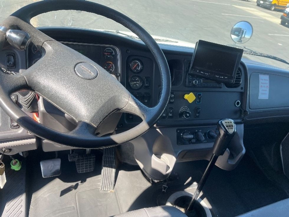 Flatbed Truck-Light and Medium Duty Trucks-Freightliner-2017-M2-Fresno-CA-261,893\n\t\tmiles-$ 52,250 - Image 15