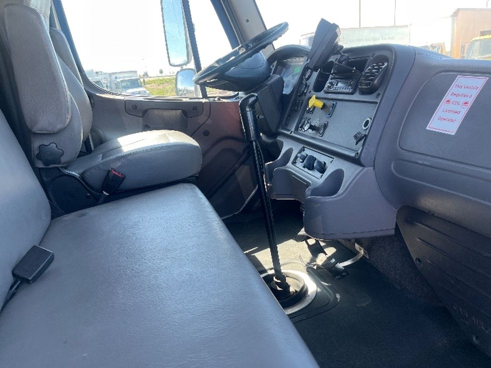 Flatbed Truck-Light and Medium Duty Trucks-Freightliner-2017-M2-Fresno-CA-261,893\n\t\tmiles-$ 52,250 - Image 19
