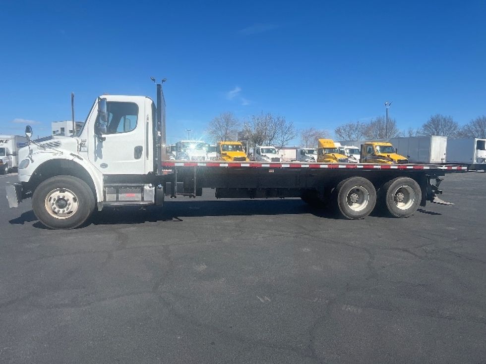 Flatbed Truck-Light and Medium Duty Trucks-Freightliner-2017-M2-Fresno-CA-261,893\n\t\tmiles-$ 52,250 - Image 4