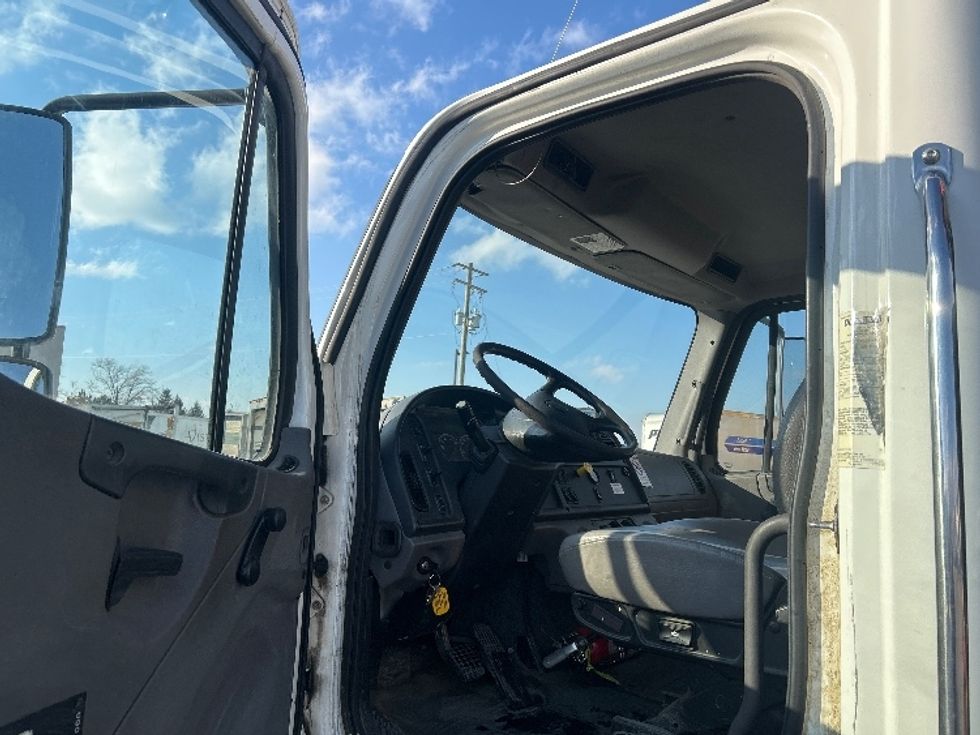 Flatbed Truck-Light and Medium Duty Trucks-Freightliner-2017-M2-Middlefield-OH-137,742\n\t\tmiles-$ 72,750 - Image 13