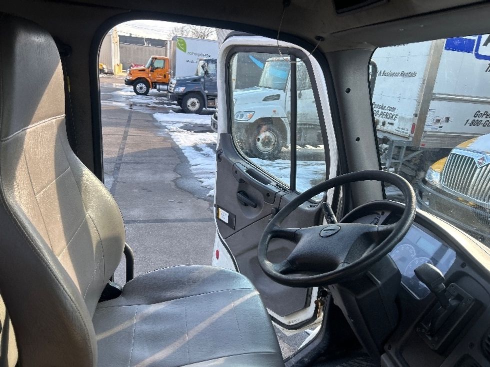 Flatbed Truck-Light and Medium Duty Trucks-Freightliner-2017-M2-Middlefield-OH-137,742\n\t\tmiles-$ 72,750 - Image 19