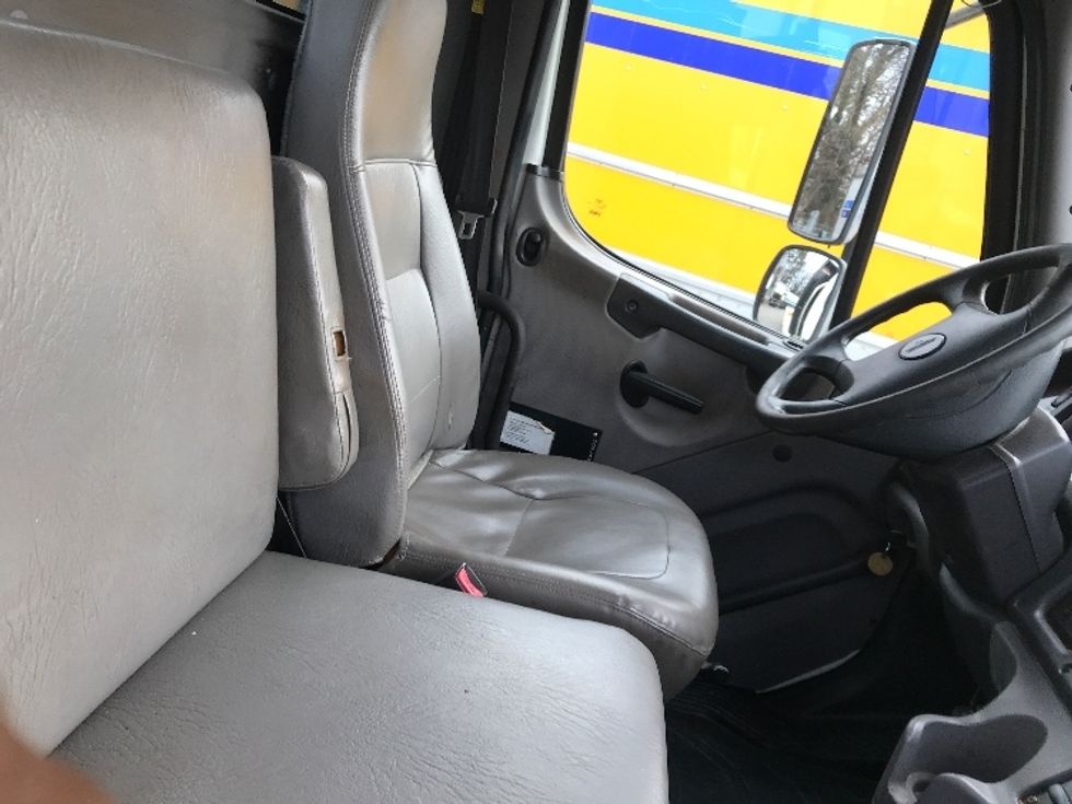 Flatbed Truck-Light and Medium Duty Trucks-Freightliner-2017-M2-Newport News-VA-191,384\n\t\tmiles-$ 67,750 - Image 21