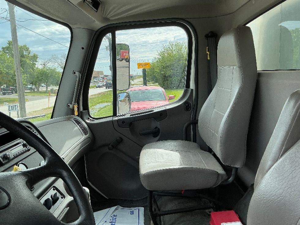 Flatbed Truck-Light and Medium Duty Trucks-Freightliner-2017-M2-Omaha-NE-71,829\n\t\tmiles-$ 55,750 - Image 19