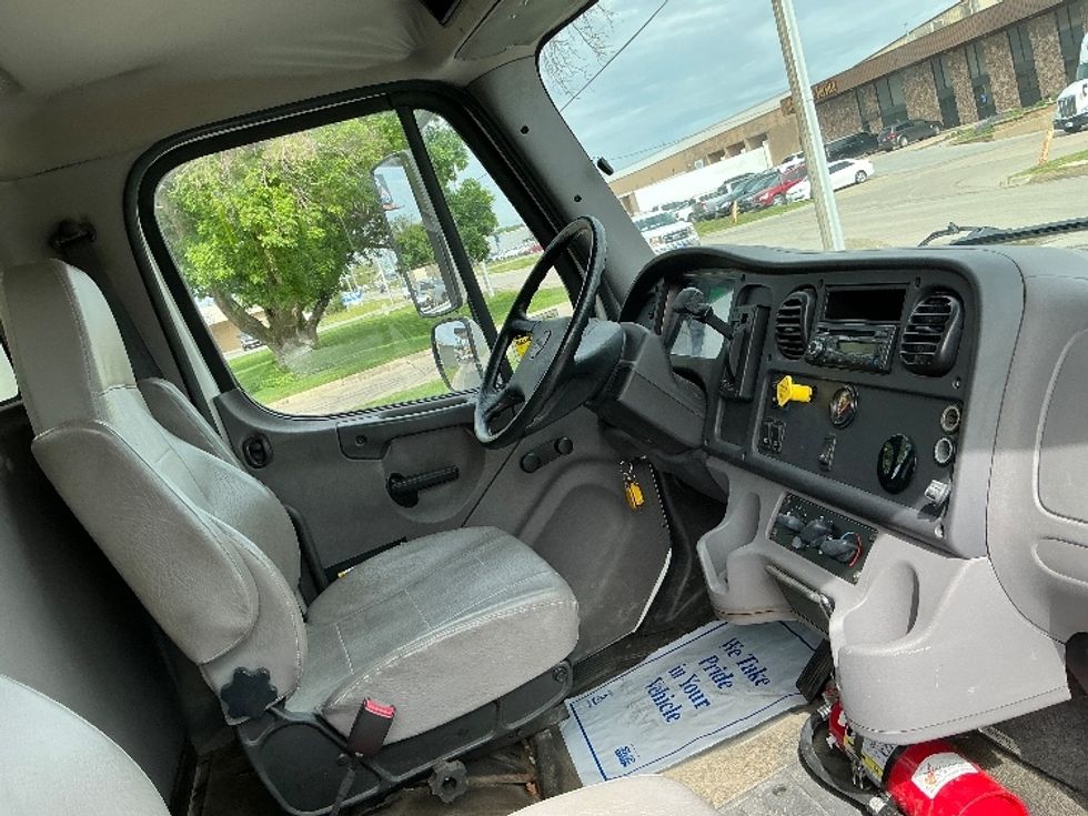 Flatbed Truck-Light and Medium Duty Trucks-Freightliner-2017-M2-Omaha-NE-71,829\n\t\tmiles-$ 55,750 - Image 22