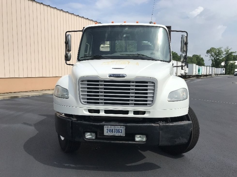2017 Freightliner M2 106 Medium Duty photo 2