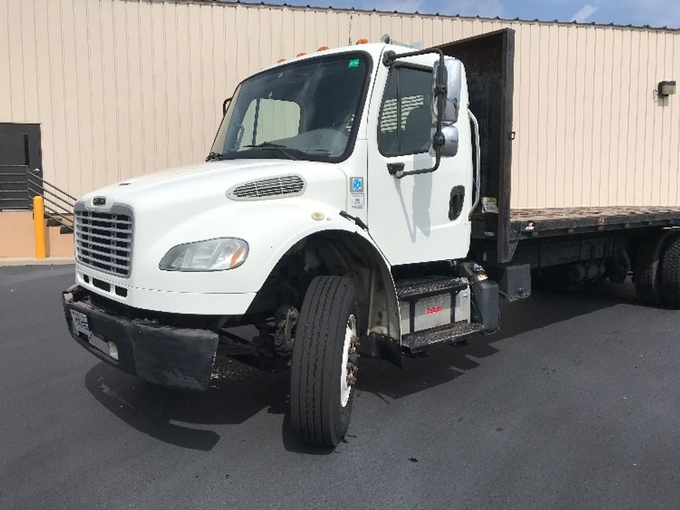 2017 Freightliner M2 106 Medium Duty photo 3