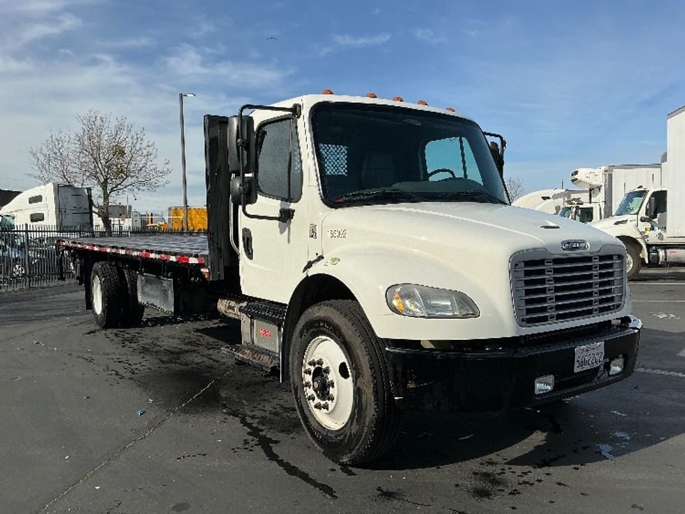 Flatbed Truck-Light and Medium Duty Trucks-Freightliner-2017-M2-Sacramento-CA-187,913\n\t\tmiles-$ 42,500 - Image 1