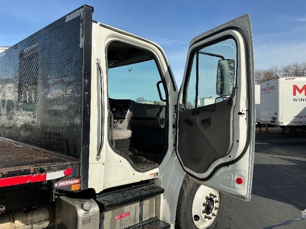Flatbed Truck-Light and Medium Duty Trucks-Freightliner-2017-M2-Sacramento-CA-187,913\n\t\tmiles-$ 42,500 - Image 17
