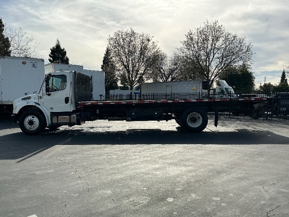 Flatbed Truck-Light and Medium Duty Trucks-Freightliner-2017-M2-Sacramento-CA-187,913\n\t\tmiles-$ 42,500 - Image 4