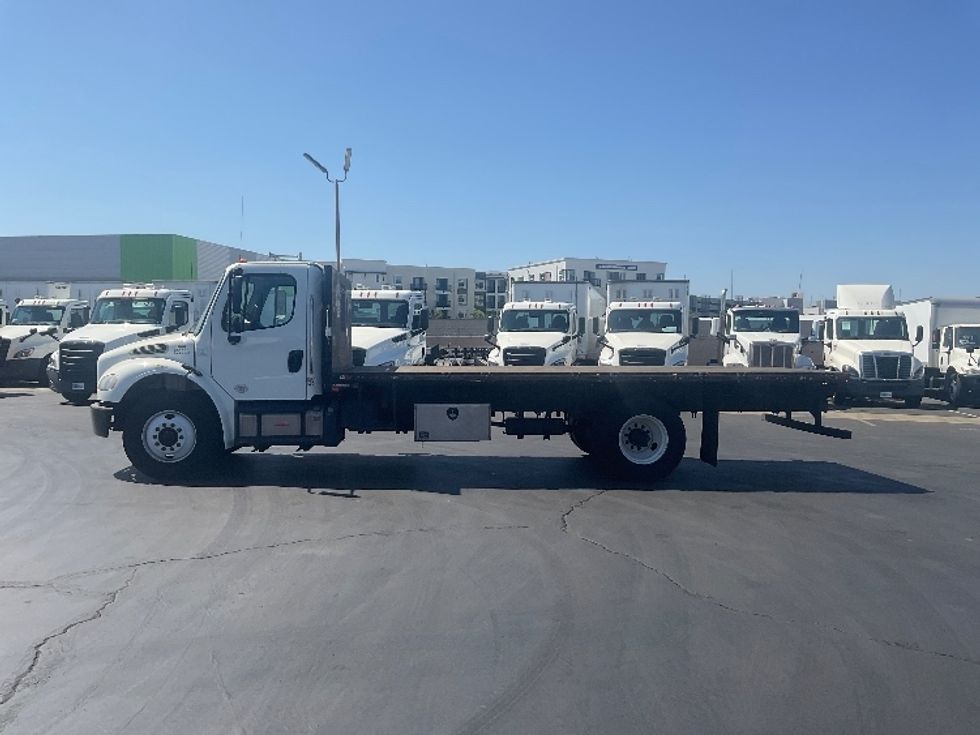 Flatbed Truck-Light and Medium Duty Trucks-Freightliner-2017-M2-Torrance-CA-112,606\n\t\tmiles-$ 48,750 - Image 4