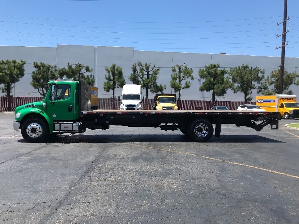 Flatbed Truck-Light and Medium Duty Trucks-Freightliner-2017-M2-Torrance-CA-142,935\n\t\tmiles-$ 52,250 - Image 4