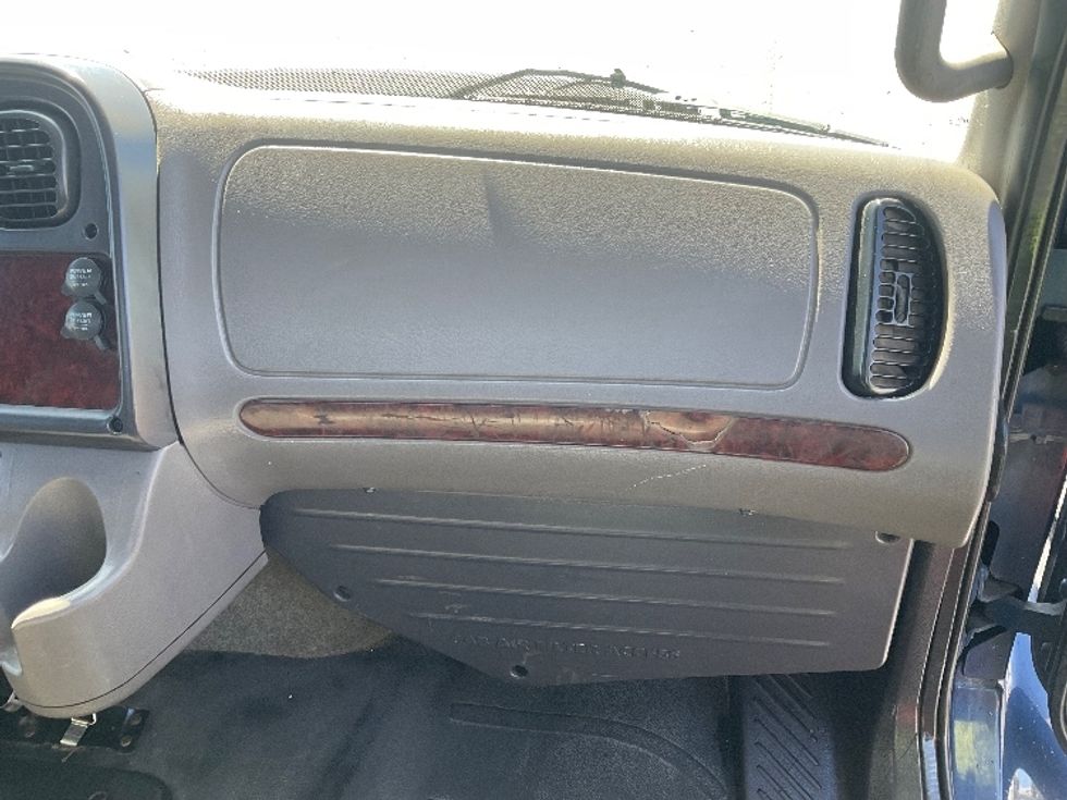 Flatbed Truck-Light and Medium Duty Trucks-Freightliner-2017-M2-Torrance-CA-180,820\n\t\tmiles-$ 41,500 - Image 19