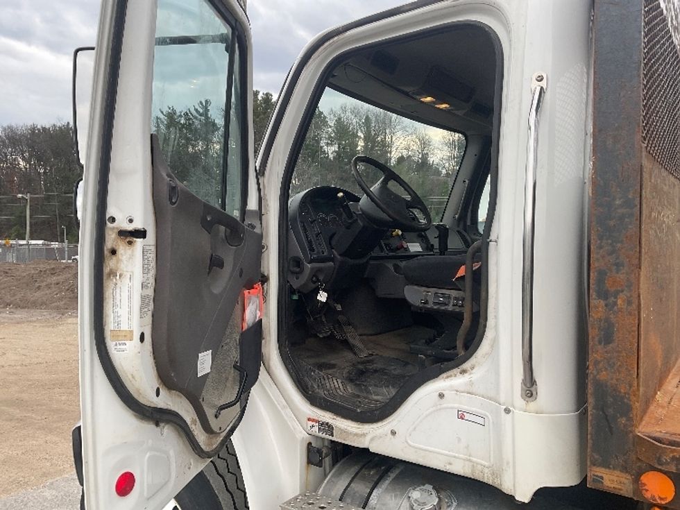 Flatbed Truck-Light and Medium Duty Trucks-Freightliner-2017-M2-Traverse City-MI-199,839\n\t\tmiles-$ 60,500 - Image 16