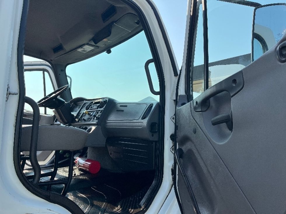 Flatbed Truck-Light and Medium Duty Trucks-Freightliner-2017-M2-Warren-MI-178,482\n\t\tmiles-$ 42,250 - Image 17