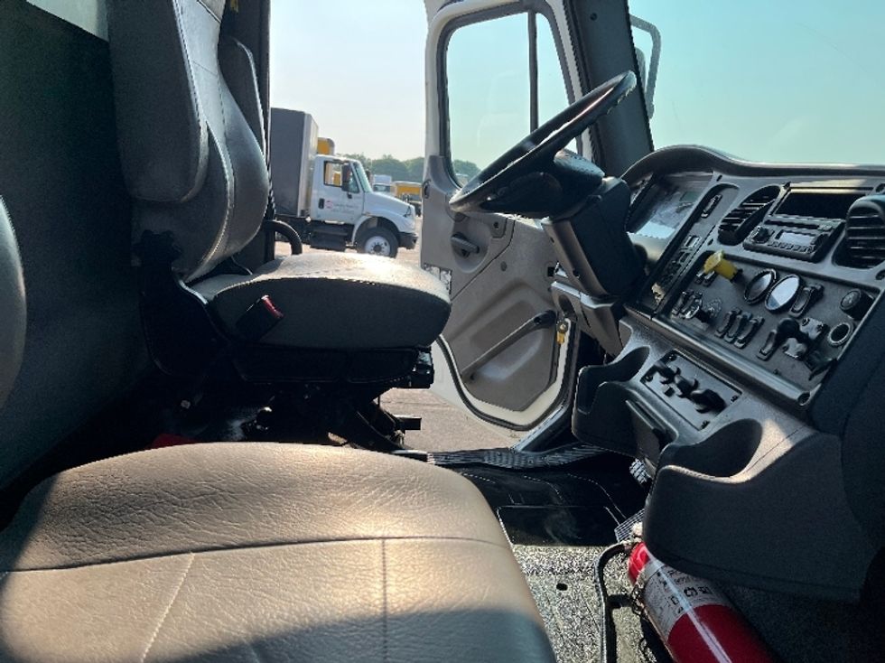 Flatbed Truck-Light and Medium Duty Trucks-Freightliner-2017-M2-Warren-MI-178,482\n\t\tmiles-$ 42,250 - Image 19