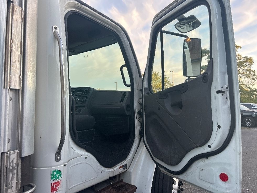 Flatbed Truck-Light and Medium Duty Trucks-Freightliner-2017-M2-West Babylon-NY-379,212\n\t\tmiles-$ 19,000 - Image 17