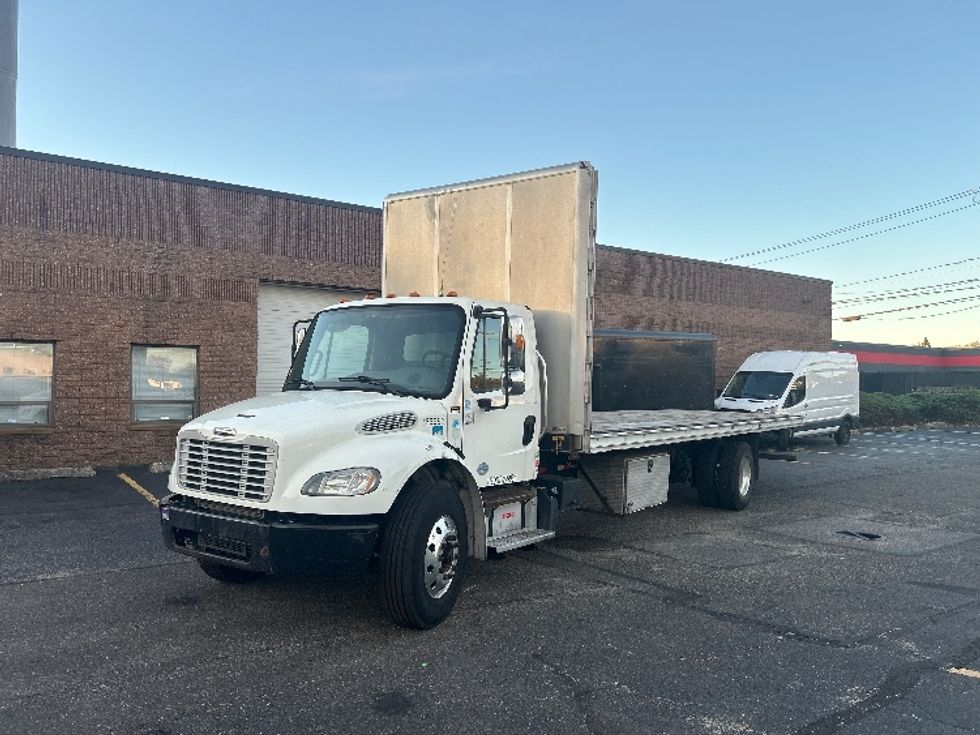 Flatbed Truck-Light and Medium Duty Trucks-Freightliner-2017-M2-West Babylon-NY-379,212\n\t\tmiles-$ 19,000 - Image 3
