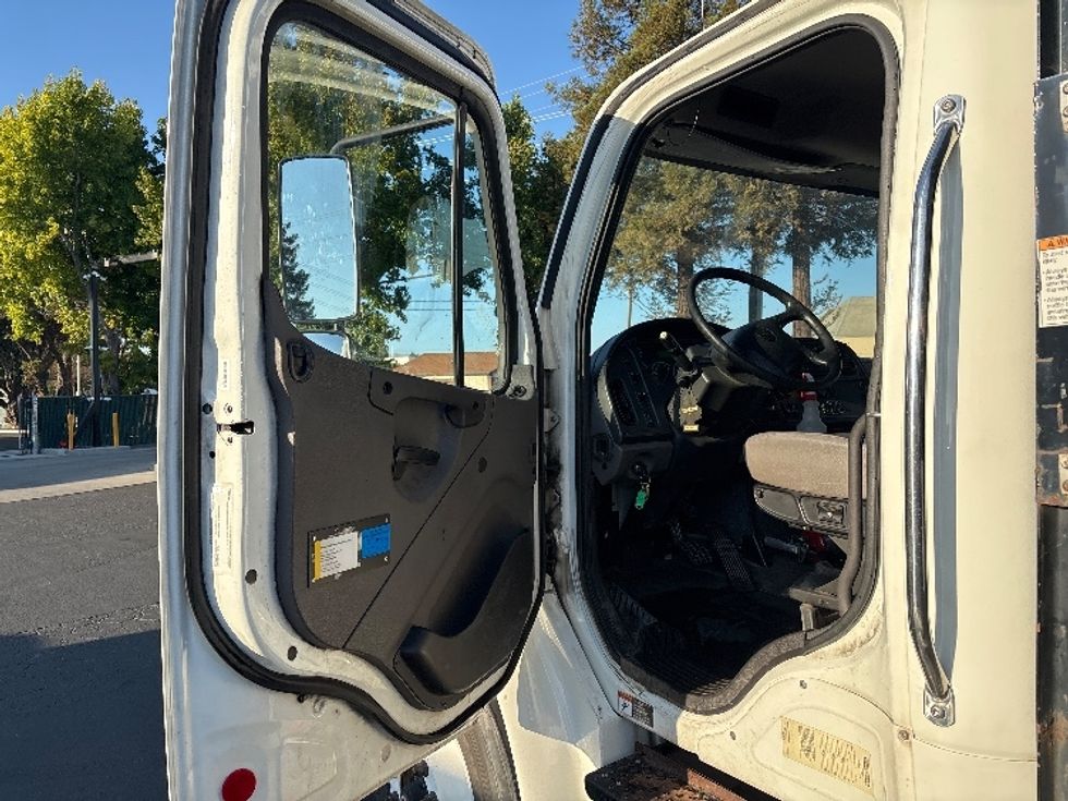 Flatbed Truck-Light and Medium Duty Trucks-Freightliner-2017-M2-West Sacramento-CA-132,616\n\t\tmiles-$ 49,750 - Image 15