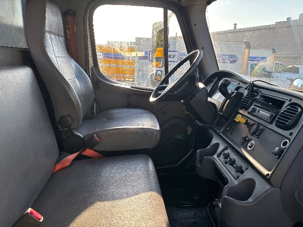 Flatbed Truck-Light and Medium Duty Trucks-Freightliner-2017-M2-West Sacramento-CA-132,616\n\t\tmiles-$ 49,750 - Image 21