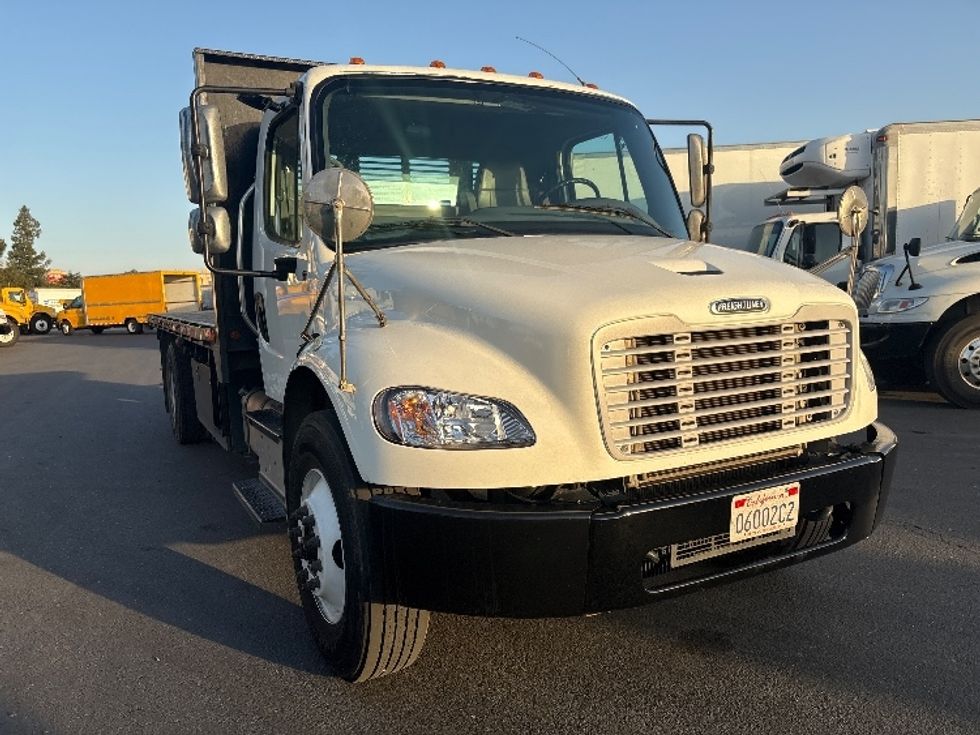 Flatbed Truck-Light and Medium Duty Trucks-Freightliner-2017-M2-West Sacramento-CA-145,154\n\t\tmiles-$ 43,000 - Image 1