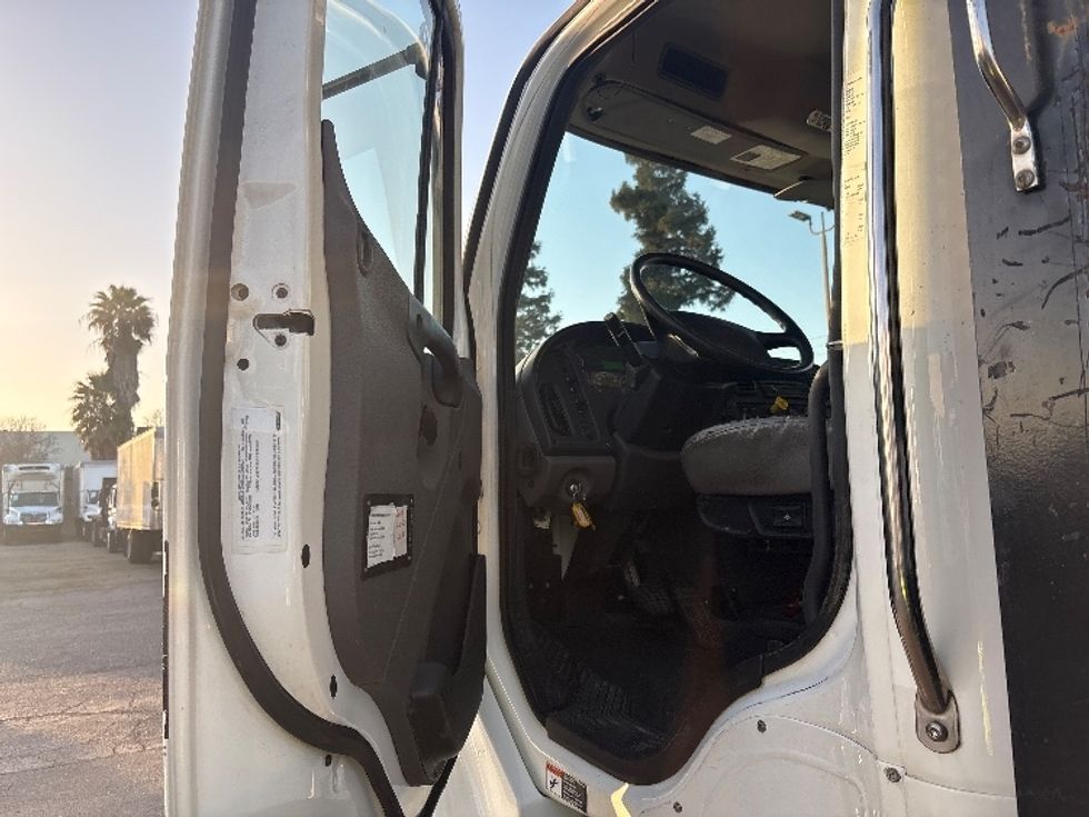 Flatbed Truck-Light and Medium Duty Trucks-Freightliner-2017-M2-West Sacramento-CA-145,154\n\t\tmiles-$ 43,000 - Image 11