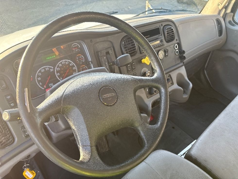 Flatbed Truck-Light and Medium Duty Trucks-Freightliner-2017-M2-West Sacramento-CA-145,154\n\t\tmiles-$ 43,000 - Image 13