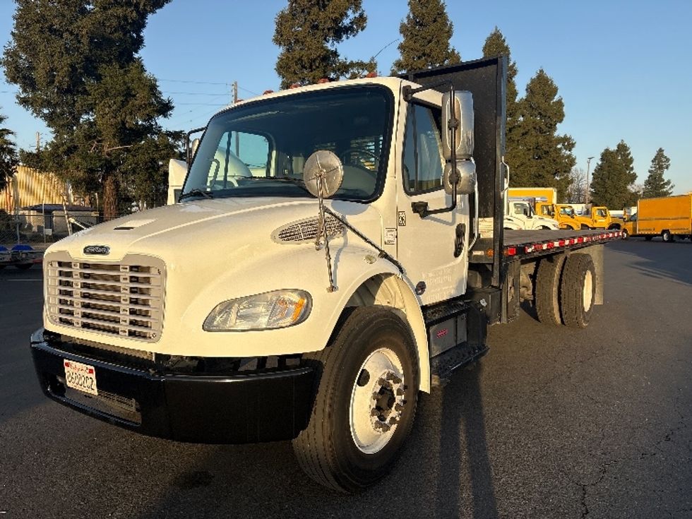Flatbed Truck-Light and Medium Duty Trucks-Freightliner-2017-M2-West Sacramento-CA-145,154\n\t\tmiles-$ 43,000 - Image 3