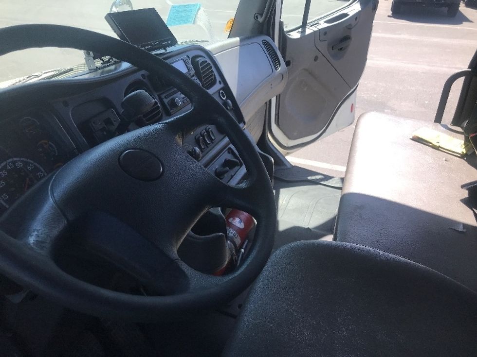 Flatbed Truck-Light and Medium Duty Trucks-Freightliner-2017-M2-West Sacramento-CA-175,699\n\t\tmiles-$ 43,500 - Image 17