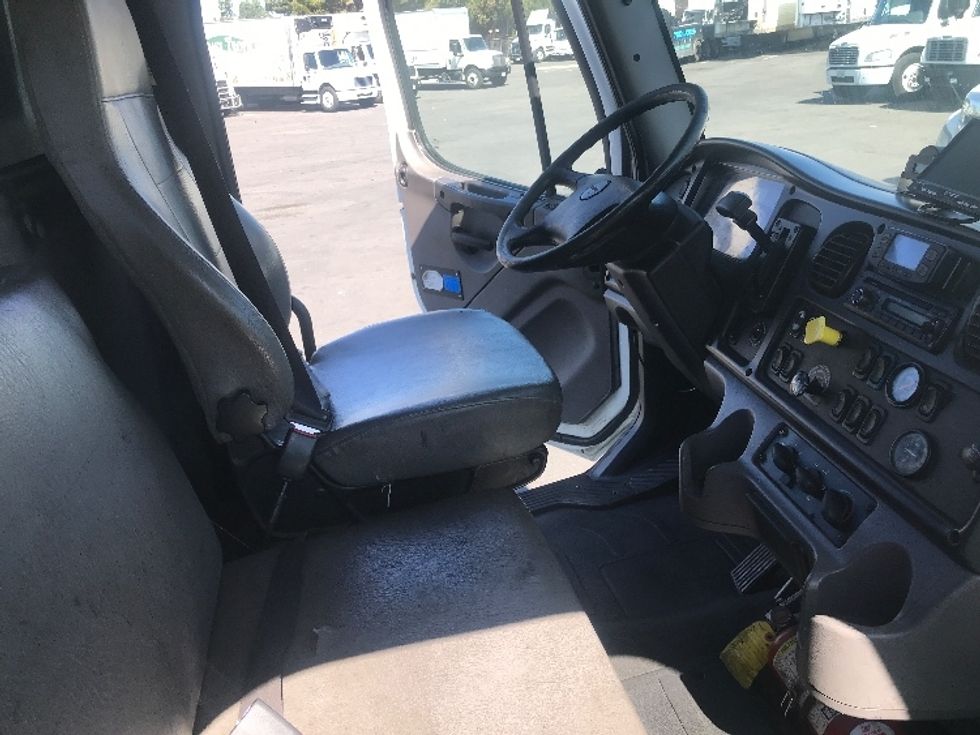 Flatbed Truck-Light and Medium Duty Trucks-Freightliner-2017-M2-West Sacramento-CA-175,699\n\t\tmiles-$ 43,500 - Image 22