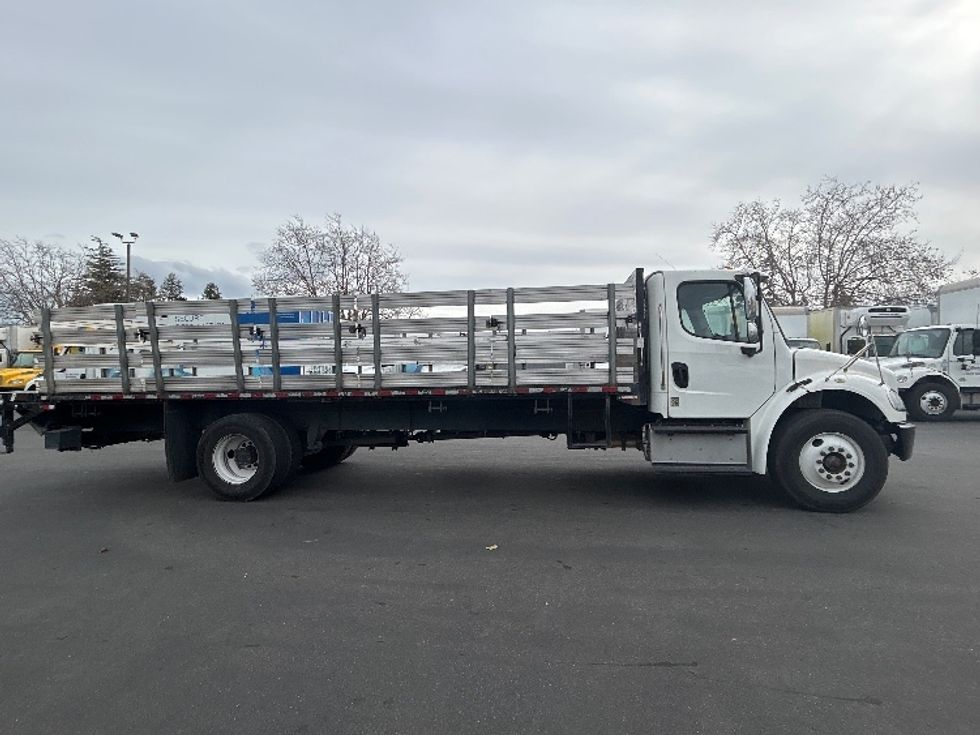 Flatbed Truck-Light and Medium Duty Trucks-Freightliner-2017-M2-West Sacramento-CA-179,188\n\t\tmiles-$ 43,250 - Image 12
