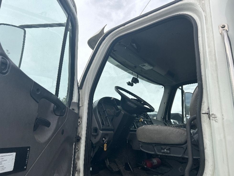 Flatbed Truck-Light and Medium Duty Trucks-Freightliner-2017-M2-West Sacramento-CA-179,188\n\t\tmiles-$ 43,250 - Image 13