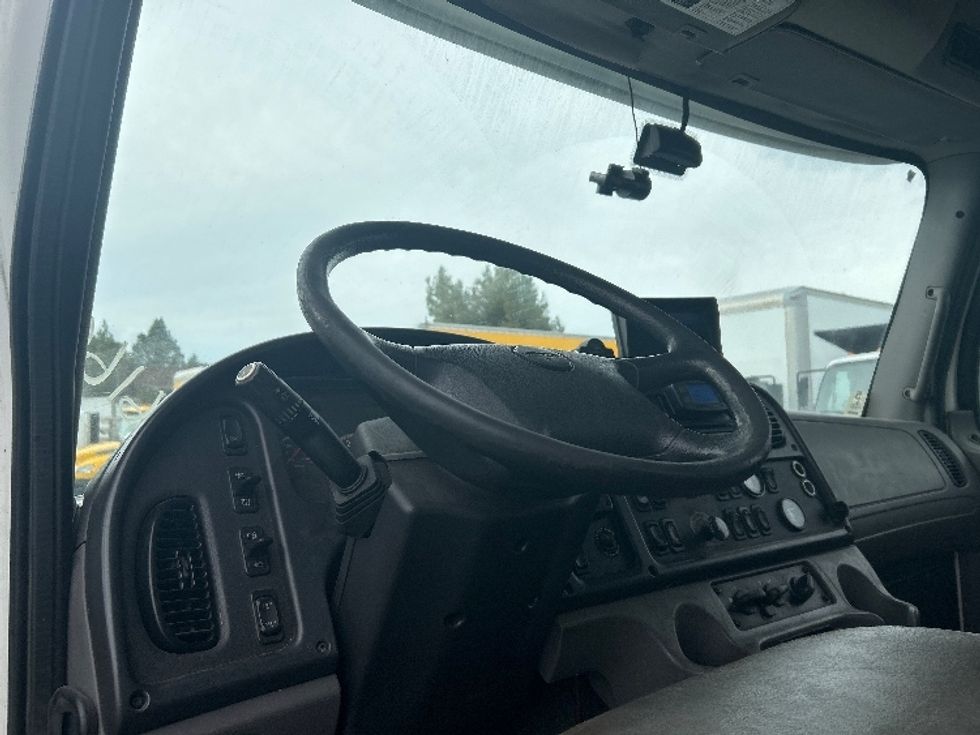 Flatbed Truck-Light and Medium Duty Trucks-Freightliner-2017-M2-West Sacramento-CA-179,188\n\t\tmiles-$ 43,250 - Image 14