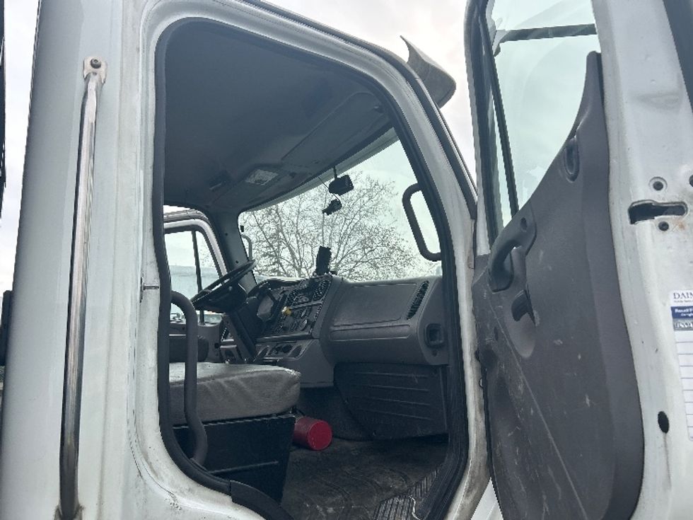 Flatbed Truck-Light and Medium Duty Trucks-Freightliner-2017-M2-West Sacramento-CA-179,188\n\t\tmiles-$ 43,250 - Image 17