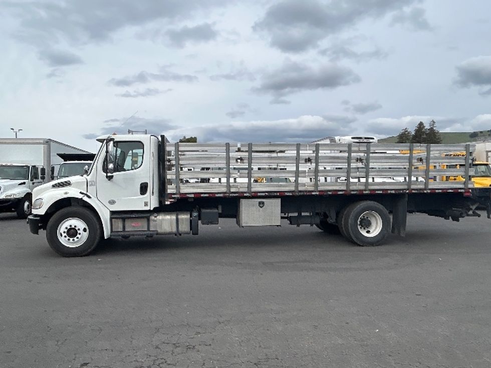 Flatbed Truck-Light and Medium Duty Trucks-Freightliner-2017-M2-West Sacramento-CA-179,188\n\t\tmiles-$ 43,250 - Image 4