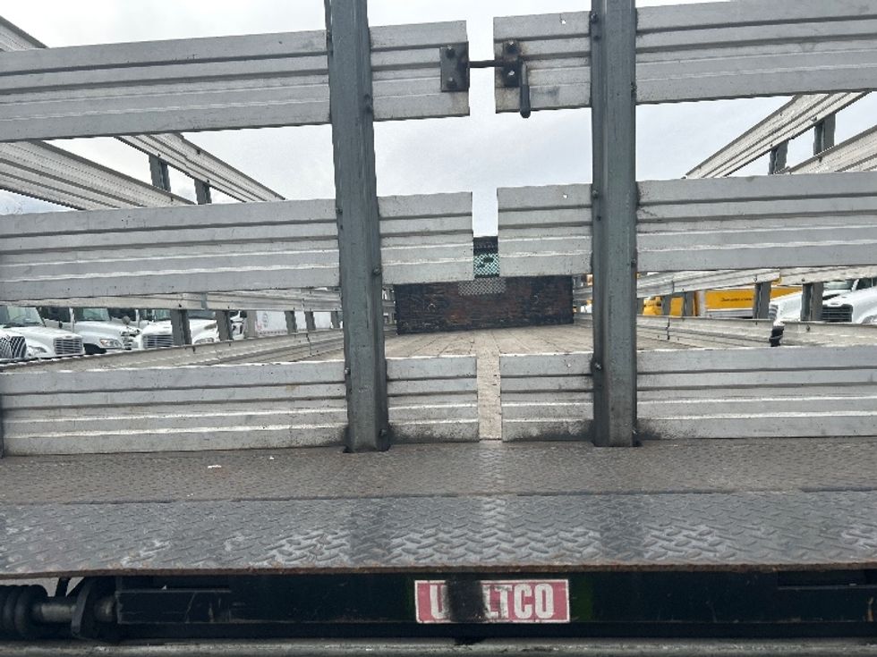 Flatbed Truck-Light and Medium Duty Trucks-Freightliner-2017-M2-West Sacramento-CA-179,188\n\t\tmiles-$ 43,250 - Image 9