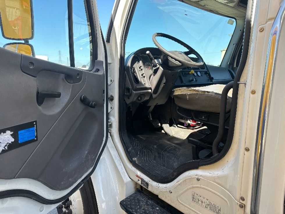 Flatbed Truck-Light and Medium Duty Trucks-Freightliner-2017-M2-West Sacramento-CA-185,423\n\t\tmiles-$ 51,250 - Image 16