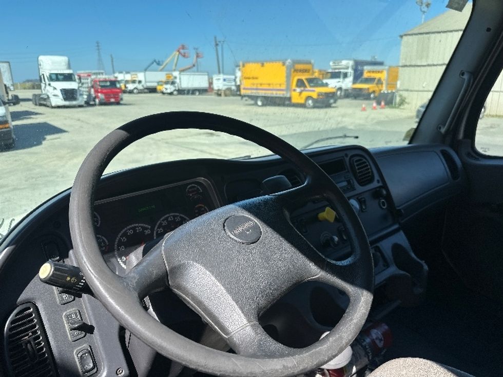 Flatbed Truck-Light and Medium Duty Trucks-Freightliner-2017-M2-West Sacramento-CA-185,423\n\t\tmiles-$ 51,250 - Image 17