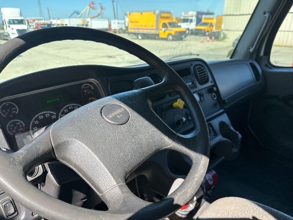 Flatbed Truck-Light and Medium Duty Trucks-Freightliner-2017-M2-West Sacramento-CA-185,423\n\t\tmiles-$ 51,250 - Image 18