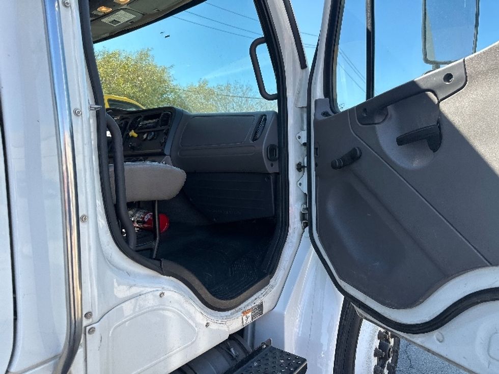 Flatbed Truck-Light and Medium Duty Trucks-Freightliner-2017-M2-West Sacramento-CA-185,423\n\t\tmiles-$ 51,250 - Image 20