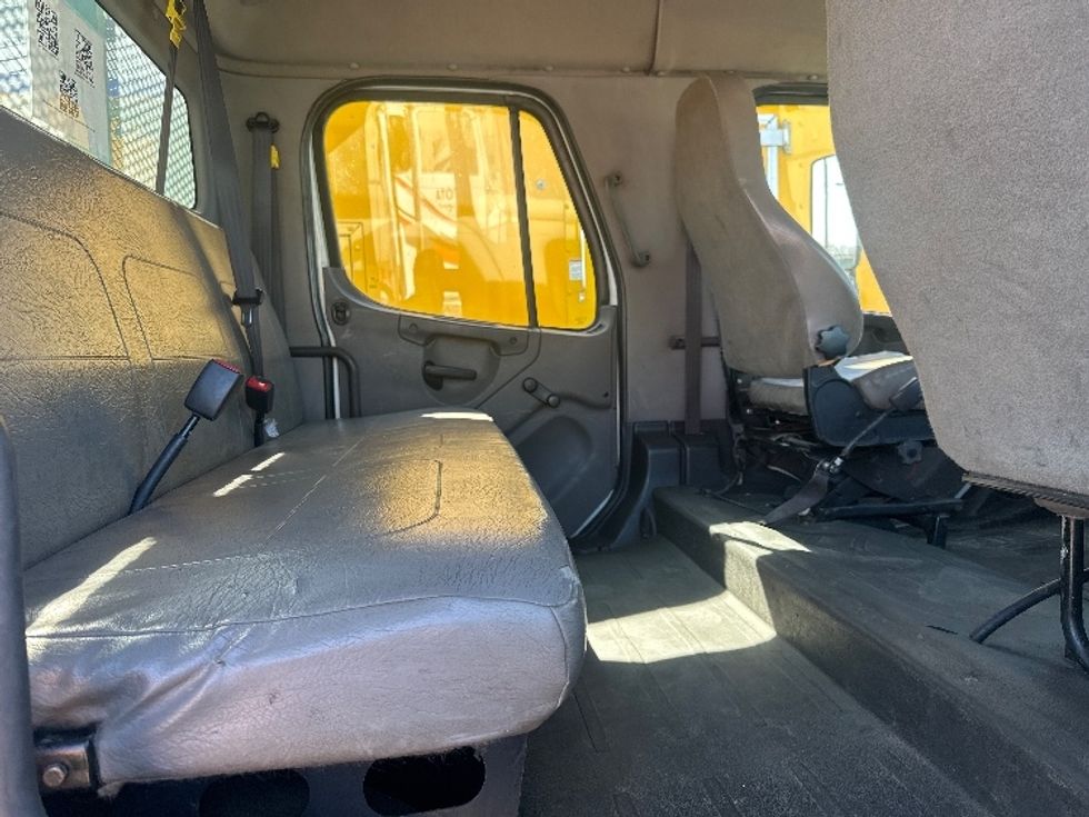 Flatbed Truck-Light and Medium Duty Trucks-Freightliner-2017-M2-West Sacramento-CA-185,423\n\t\tmiles-$ 51,250 - Image 26
