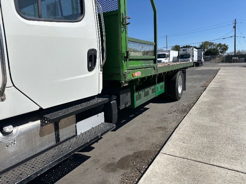 Flatbed Truck-Light and Medium Duty Trucks-Freightliner-2017-M2-West Sacramento-CA-185,423\n\t\tmiles-$ 51,250 - Image 5