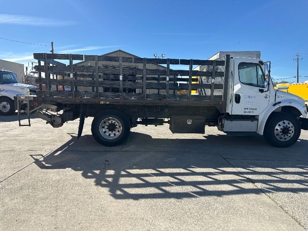 Flatbed Truck-Light and Medium Duty Trucks-Freightliner-2017-M2-West Sacramento-CA-83,462\n\t\tmiles-$ 52,750 - Image 15