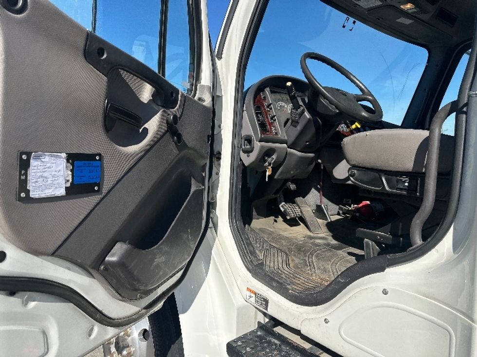 Flatbed Truck-Light and Medium Duty Trucks-Freightliner-2017-M2-West Sacramento-CA-83,462\n\t\tmiles-$ 52,750 - Image 16