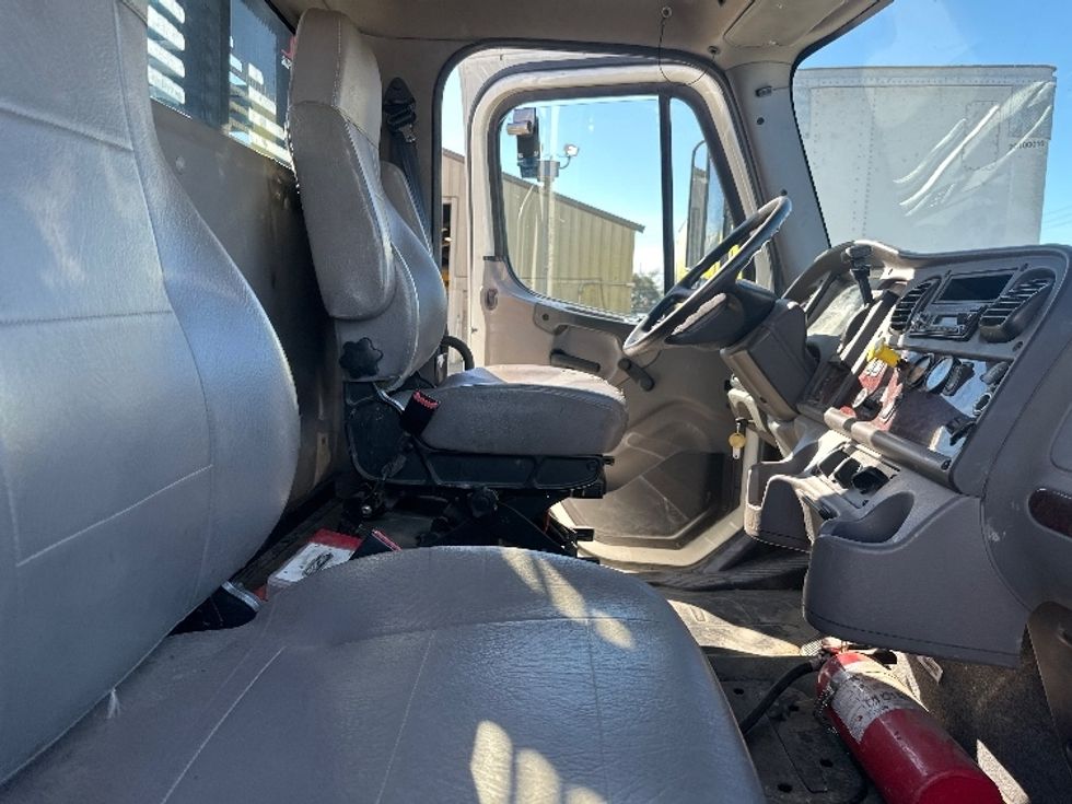 Flatbed Truck-Light and Medium Duty Trucks-Freightliner-2017-M2-West Sacramento-CA-83,462\n\t\tmiles-$ 52,750 - Image 22
