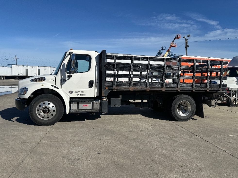 Flatbed Truck-Light and Medium Duty Trucks-Freightliner-2017-M2-West Sacramento-CA-83,462\n\t\tmiles-$ 52,750 - Image 4