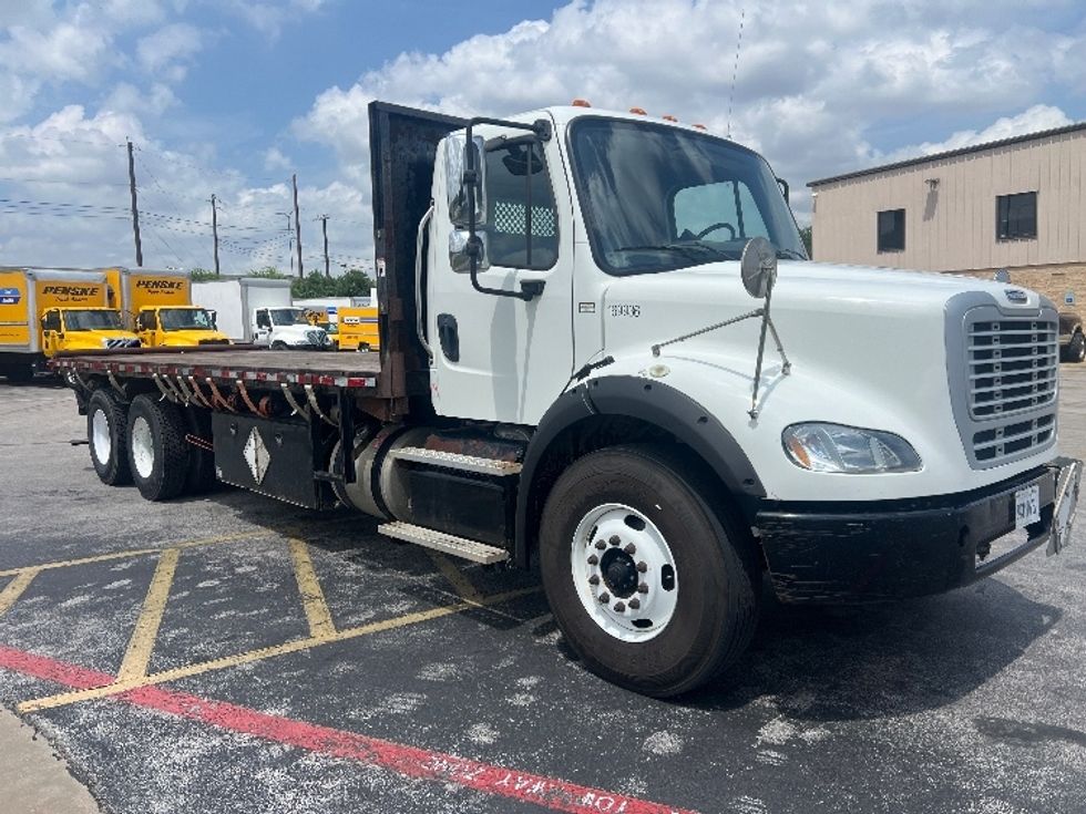 Flatbed Truck-Light and Medium Duty Trucks-Freightliner-2017-M211264S-Austin-TX-136,731\n\t\tmiles-$ 88,000 - Image 1