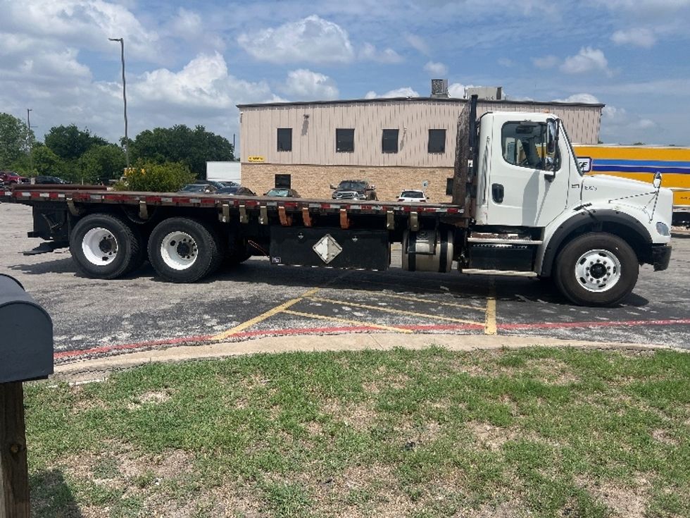 Flatbed Truck-Light and Medium Duty Trucks-Freightliner-2017-M211264S-Austin-TX-136,731\n\t\tmiles-$ 88,000 - Image 13